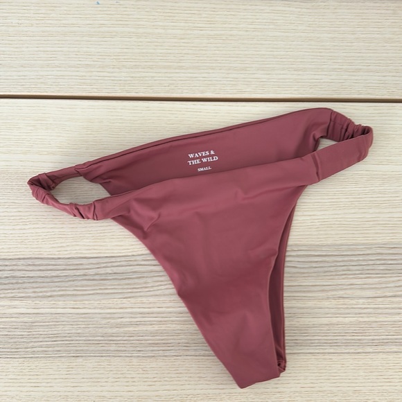 Waves & The Wild Swim Set - Picture 7 of 8